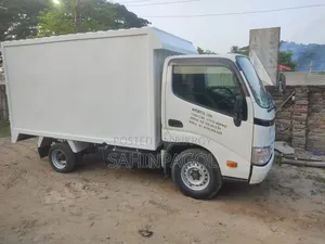 Toyota Quantum 2016 White