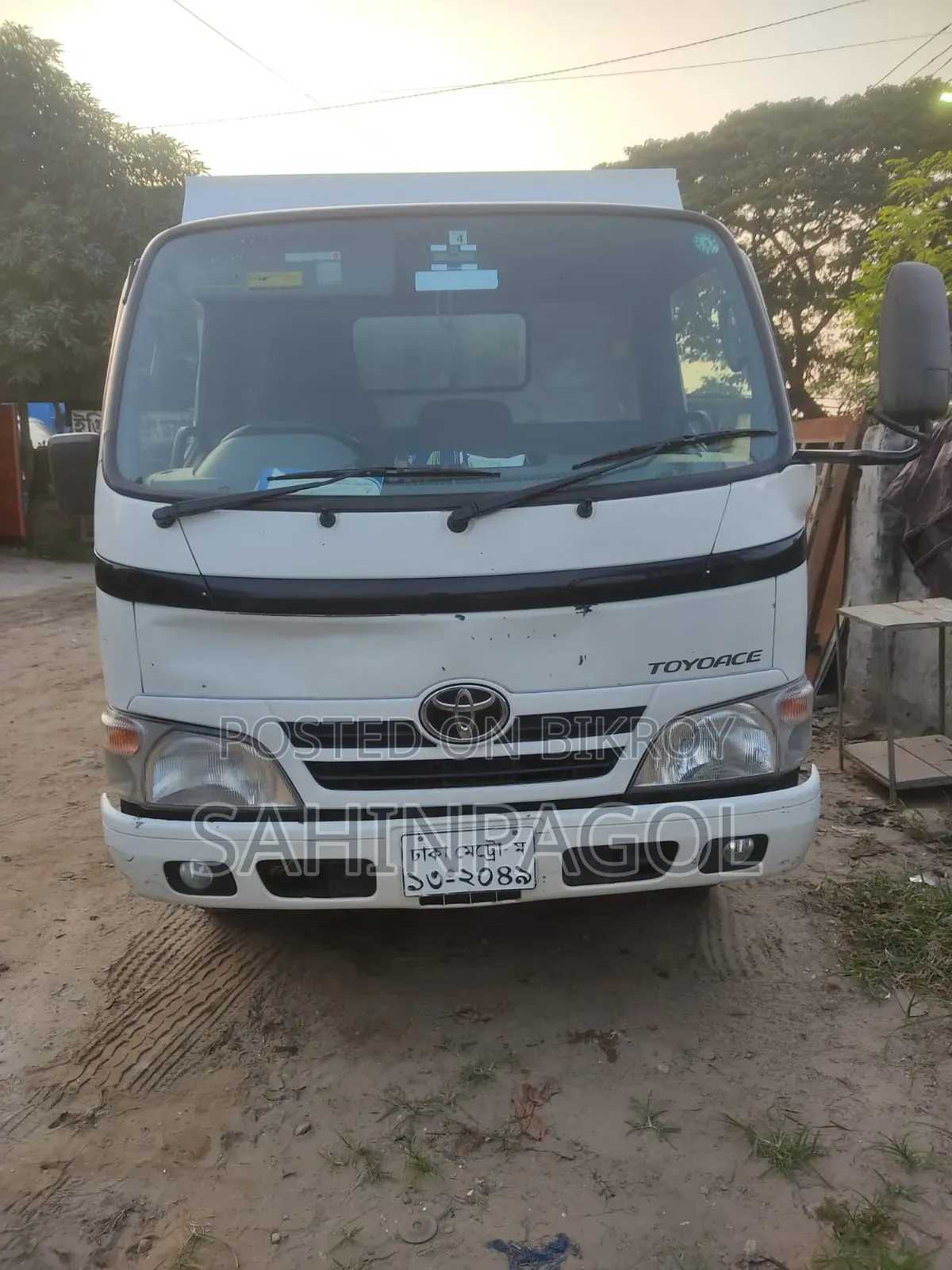 Toyota Quantum 2016 White