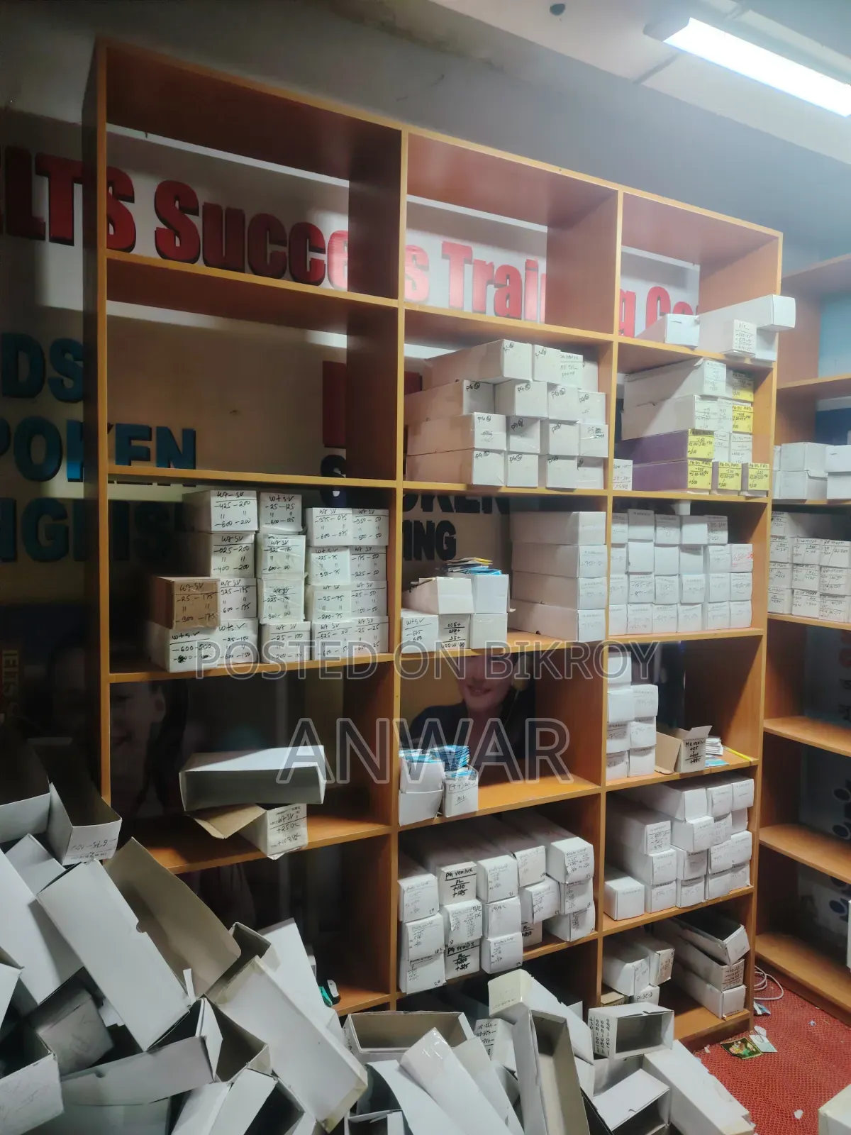 দোকানের রেগ, এবং কাউন্টার বিক্রি করা হবে