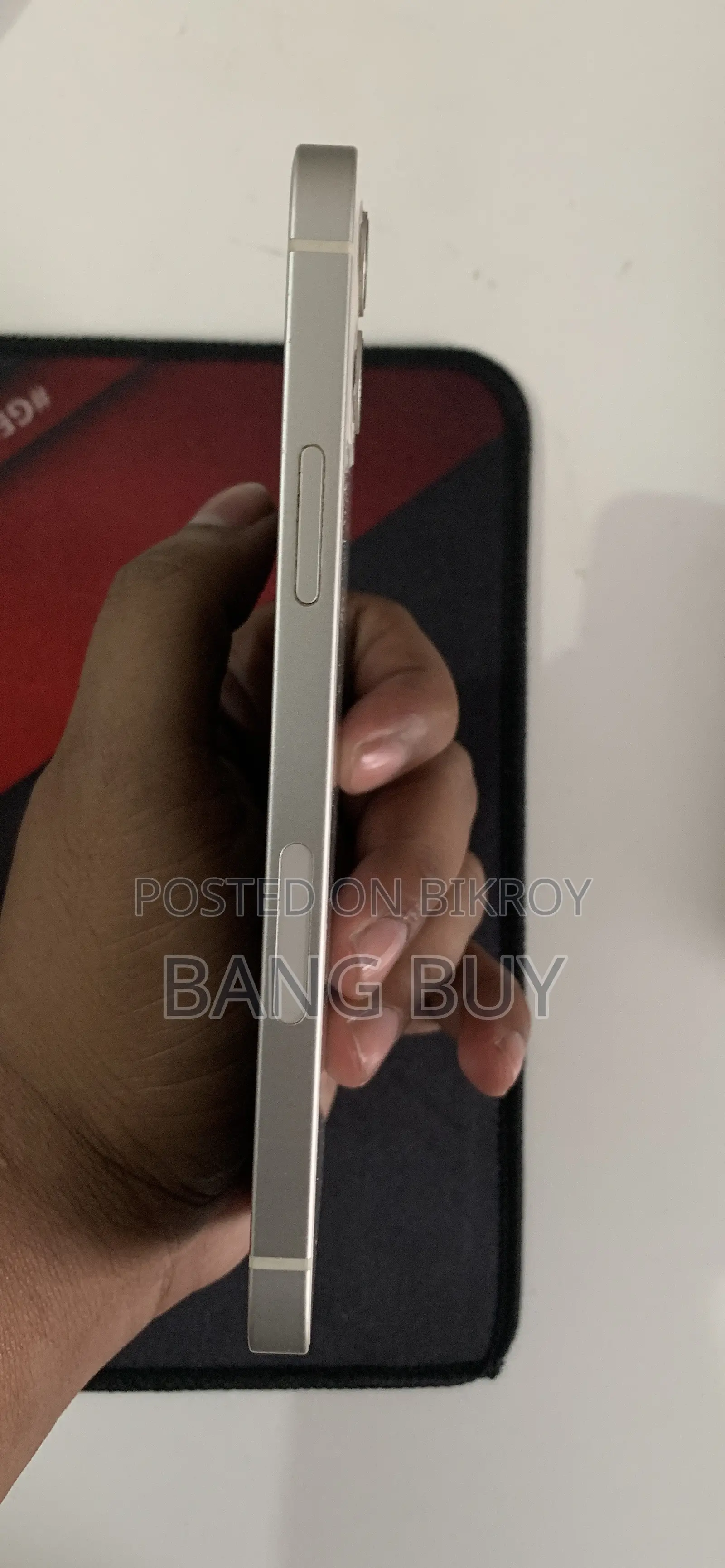 অ্যাপল আইফোন ১২ ৬৪ জিবি হোয়াইট