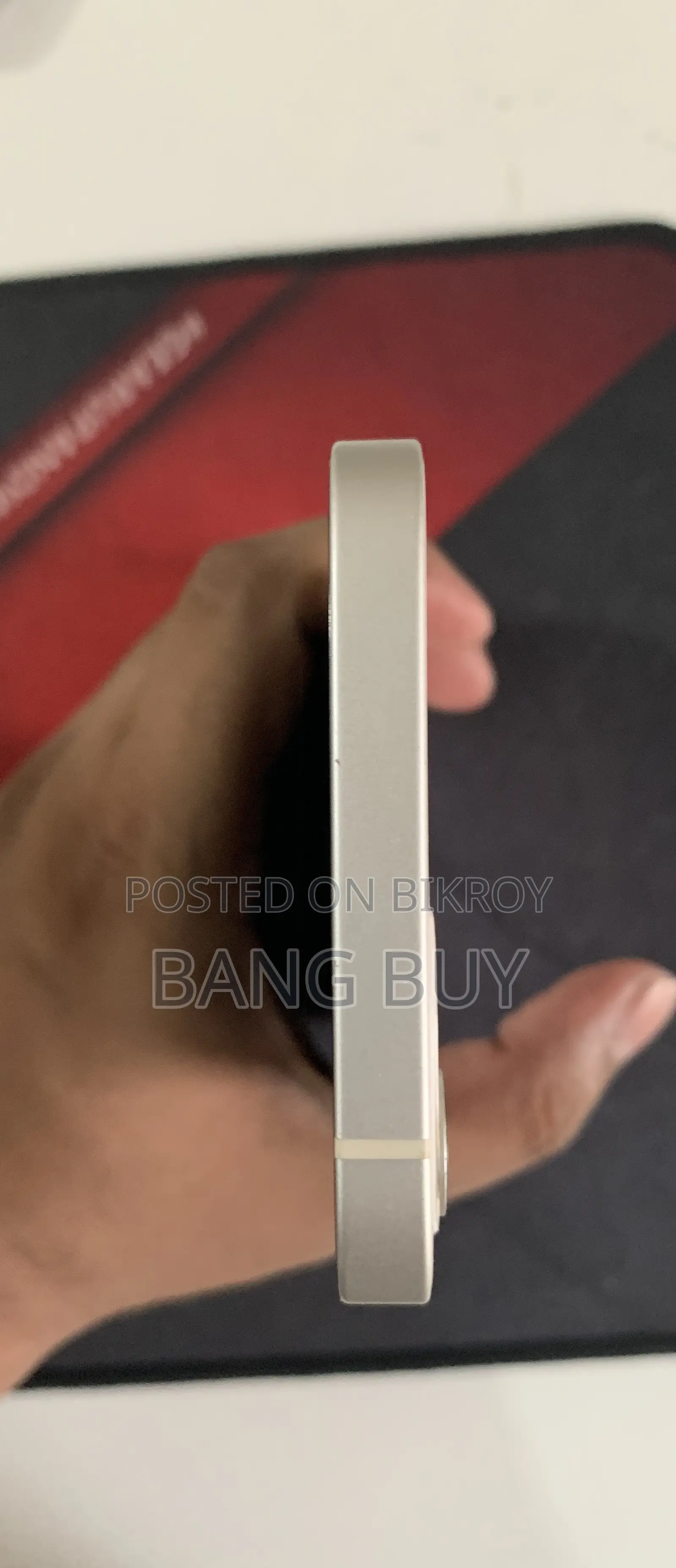 অ্যাপল আইফোন ১২ ৬৪ জিবি হোয়াইট