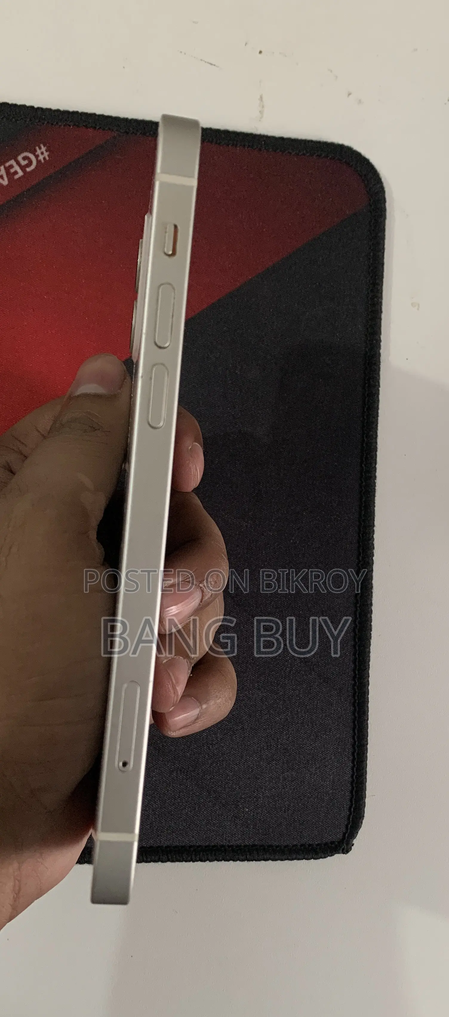 অ্যাপল আইফোন ১২ ৬৪ জিবি হোয়াইট