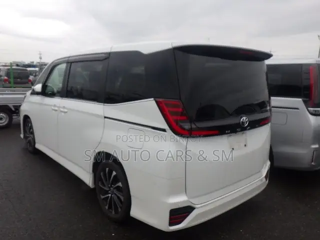 Toyota Noah 2022 Pearl
