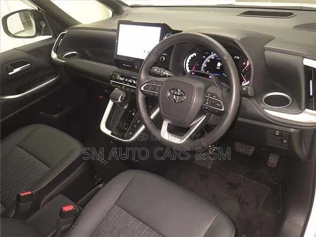 Toyota Noah 2022 Pearl
