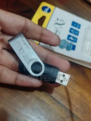 ৬৪জিবি পেনড্রাইভ।