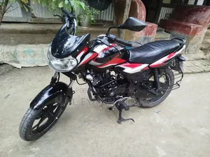 বাজাজ ডিসকভার ১২৫ ২০২৫ কালো