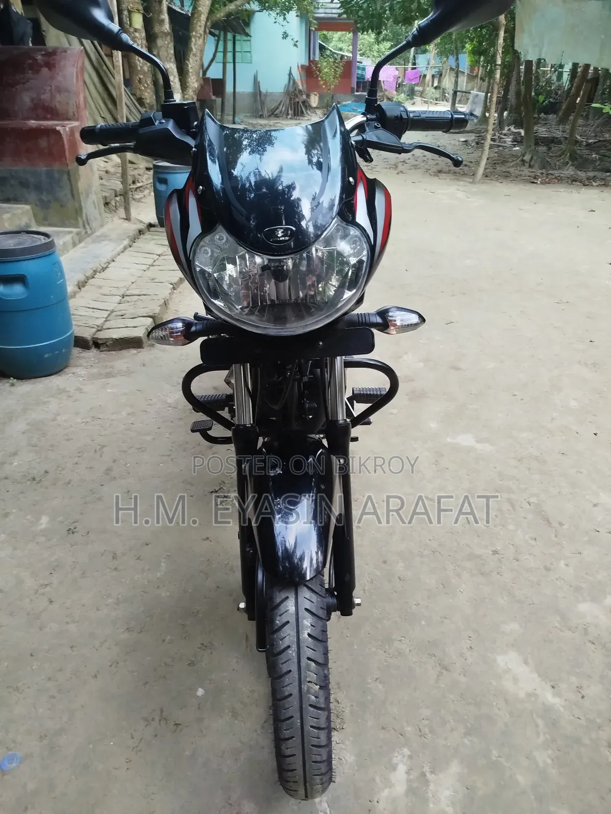 বাজাজ ডিসকভার ১২৫ ২০২৫ কালো