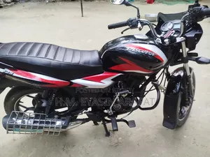 বাজাজ ডিসকভার ১২৫ ২০২৫ কালো