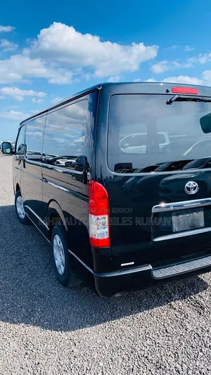 Toyota HiAce 2021 Black