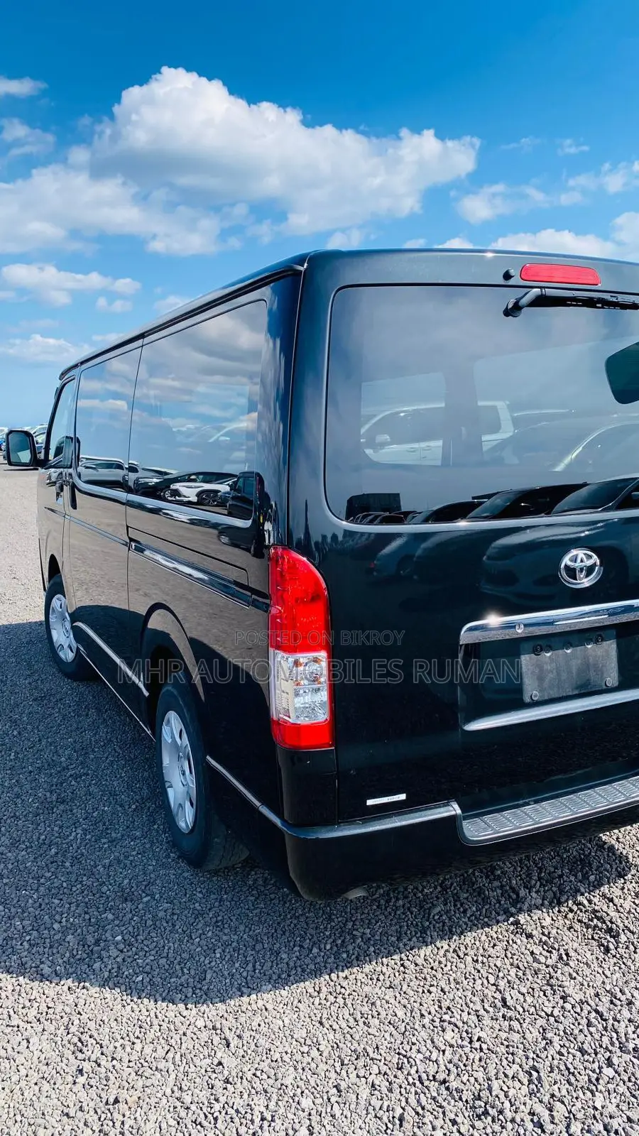 Toyota HiAce 2021 Black