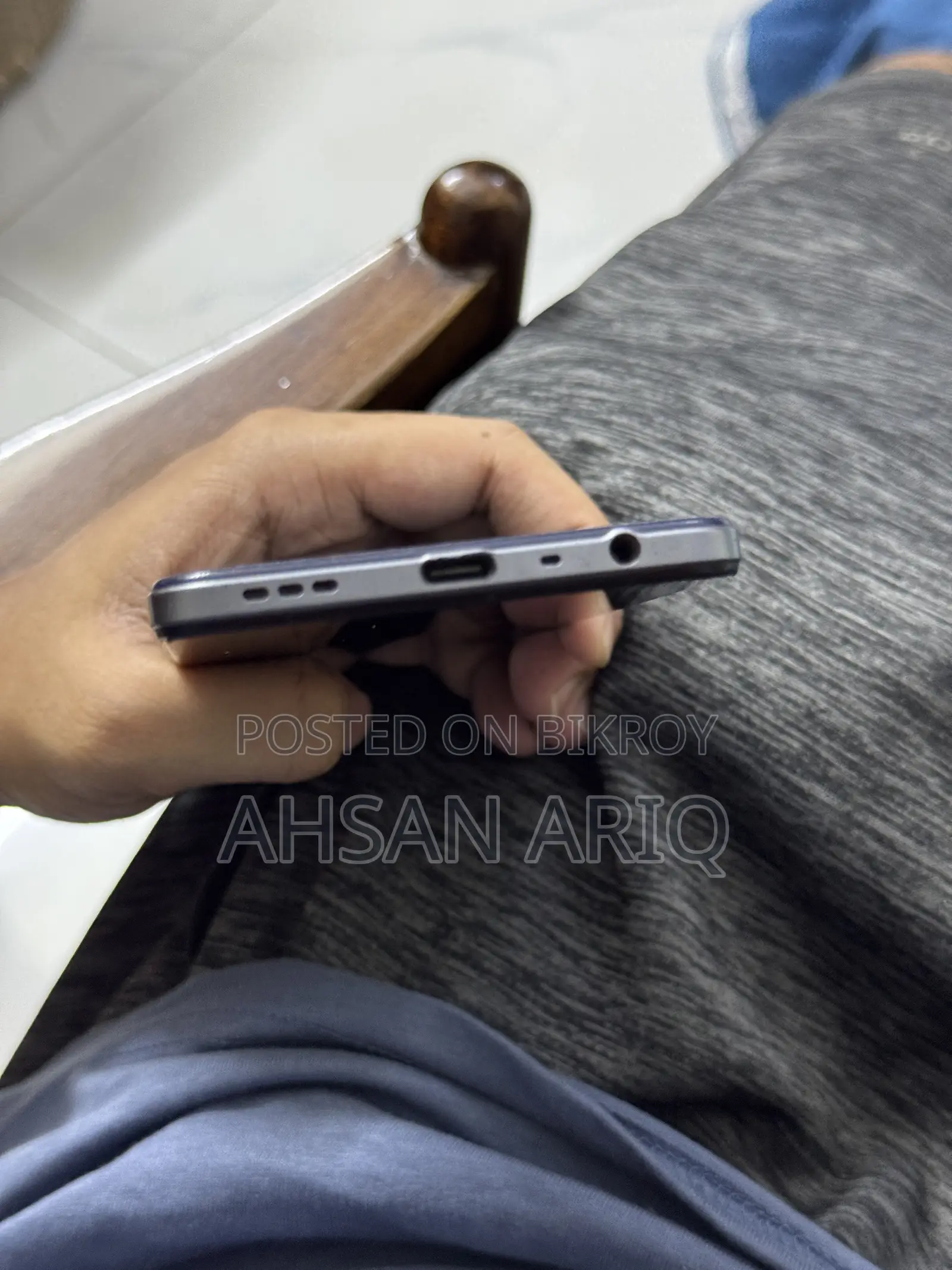 ওপ্পো এফ১৭ ১২৮ জিবি নীল