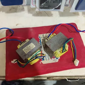 ১২ ভি ৮.৫ এএইচ ট্রান্সফরমার।