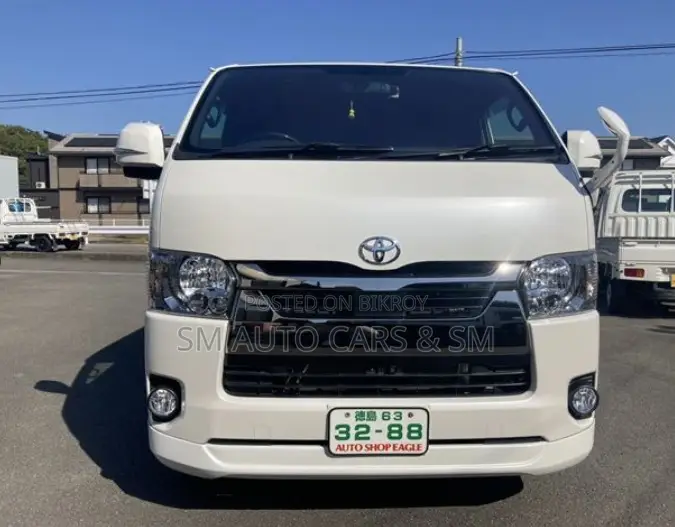 Toyota HiAce 2021 White