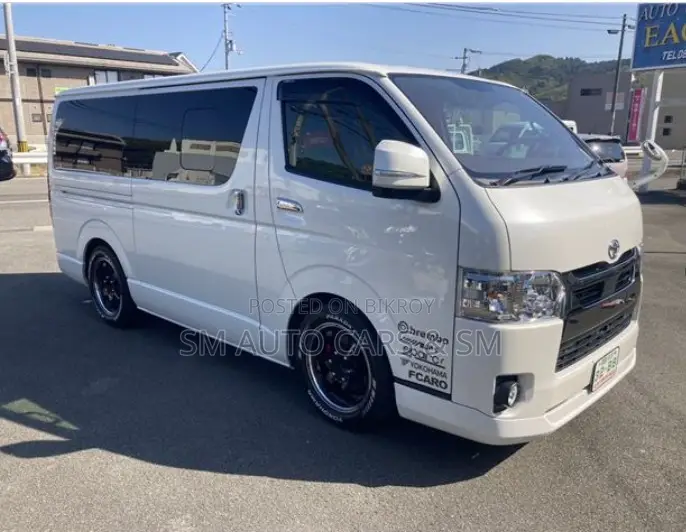 Toyota HiAce 2021 White