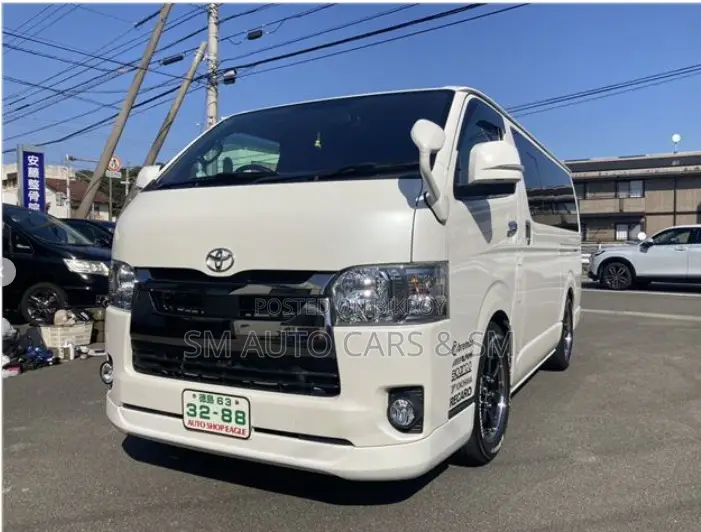 Toyota HiAce 2021 White