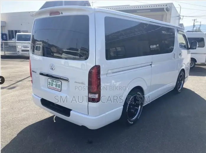 Toyota HiAce 2021 White