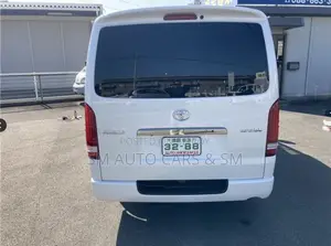 Toyota HiAce 2021 White