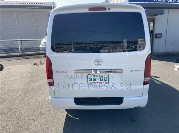 Toyota HiAce 2021 White