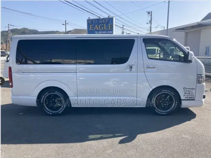 Toyota HiAce 2021 White