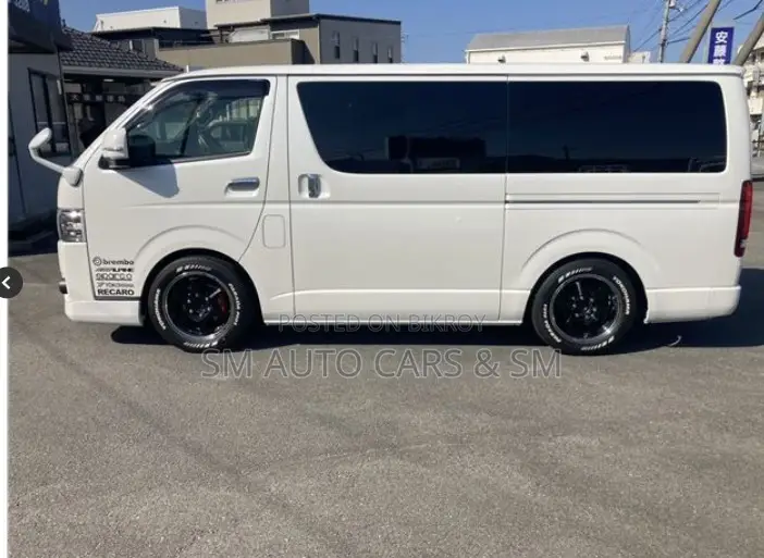 Toyota HiAce 2021 White