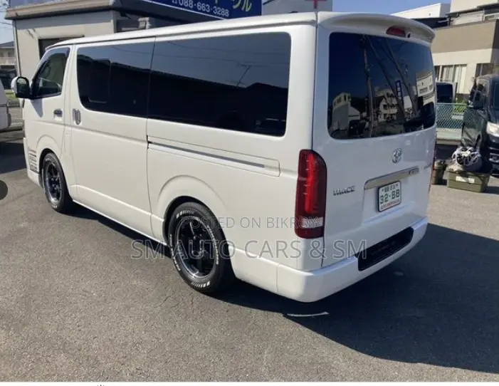 Toyota HiAce 2021 White