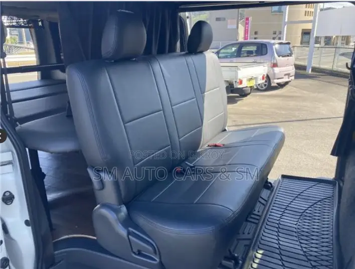 Toyota HiAce 2021 White