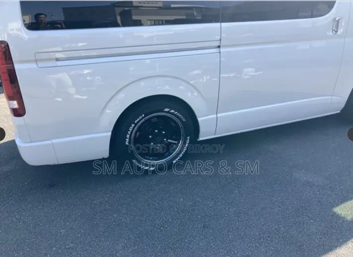 Toyota HiAce 2021 White