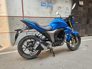 সুজুকি জিক্সার ২০২৩ নীল