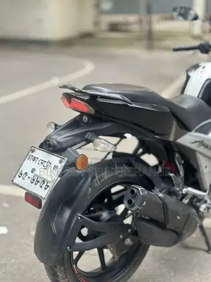 টিভিএস আপাচি ১৬০ ৪ভি ২০২১ কালো