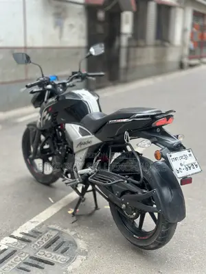 টিভিএস আপাচি ১৬০ ৪ভি ২০২১ কালো