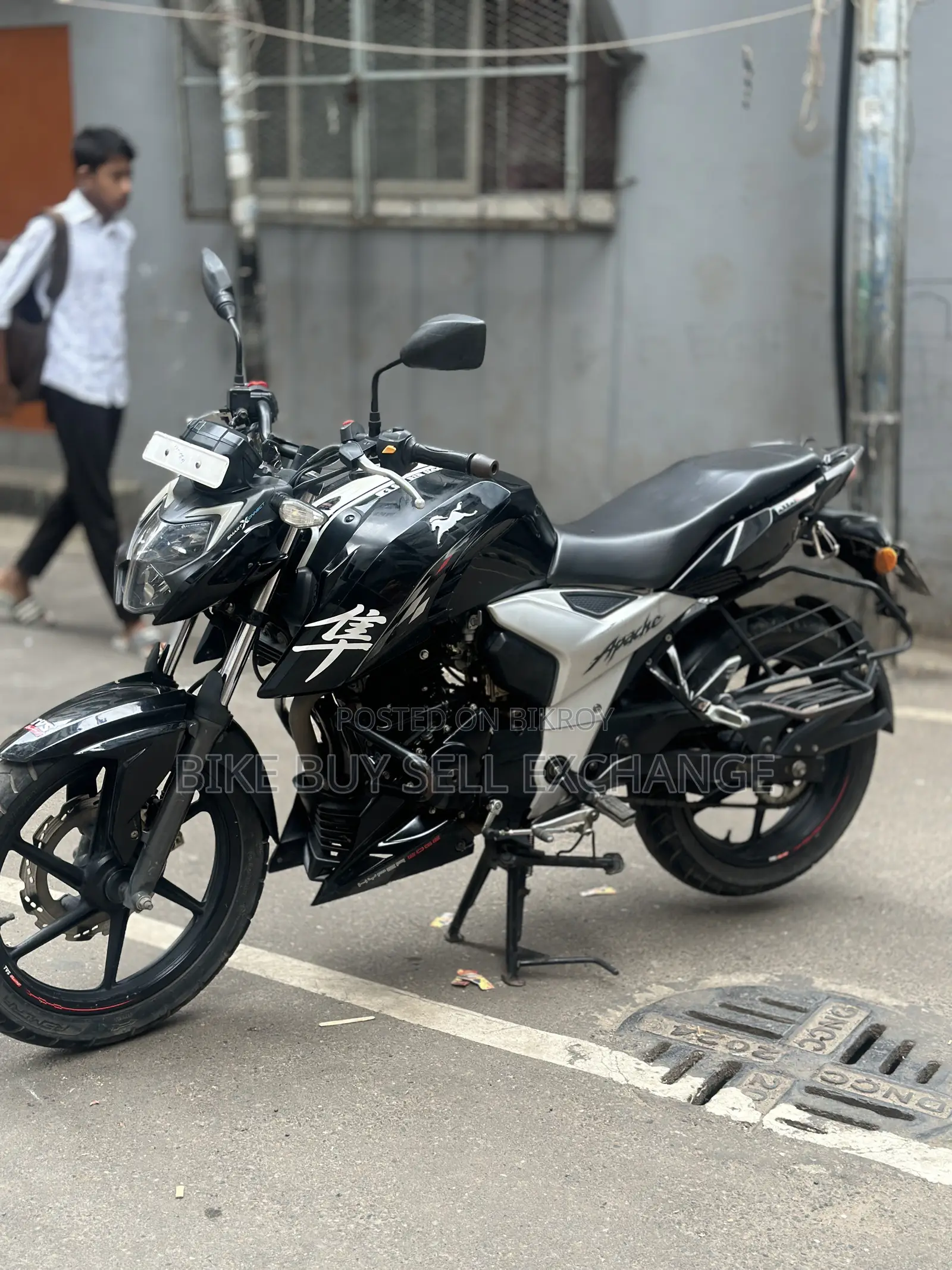 টিভিএস আপাচি ১৬০ ৪ভি ২০২১ কালো