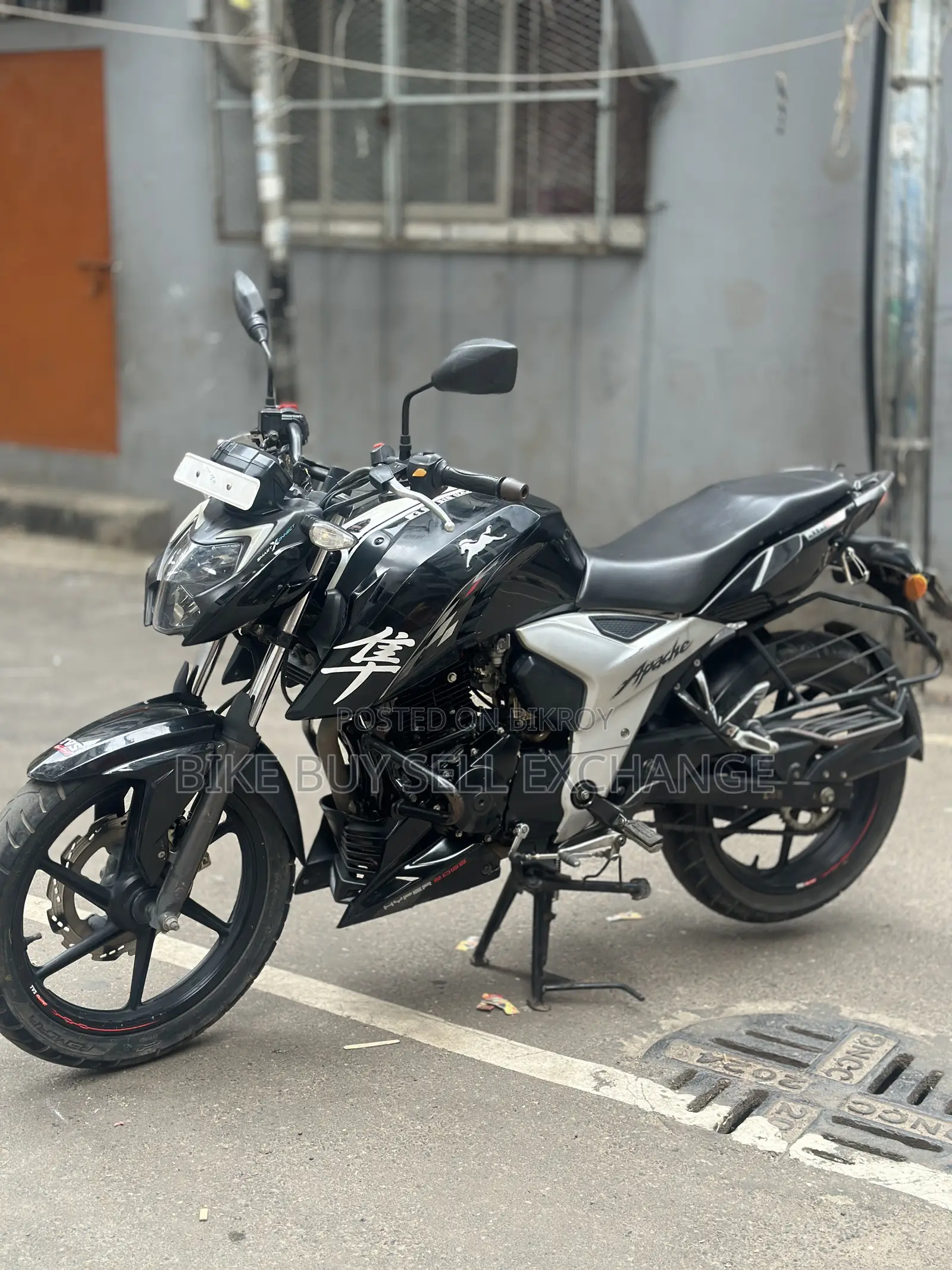 টিভিএস আপাচি ১৬০ ৪ভি ২০২১ কালো