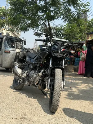 হিরো এক্সট্রিম ১২৫আর ২০২৫ কালো