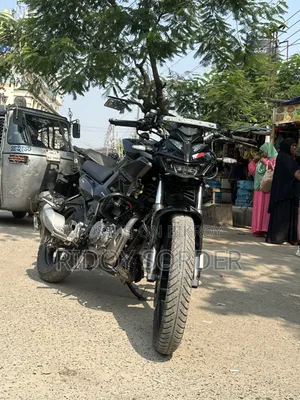হিরো এক্সট্রিম ১২৫আর ২০২৫ কালো