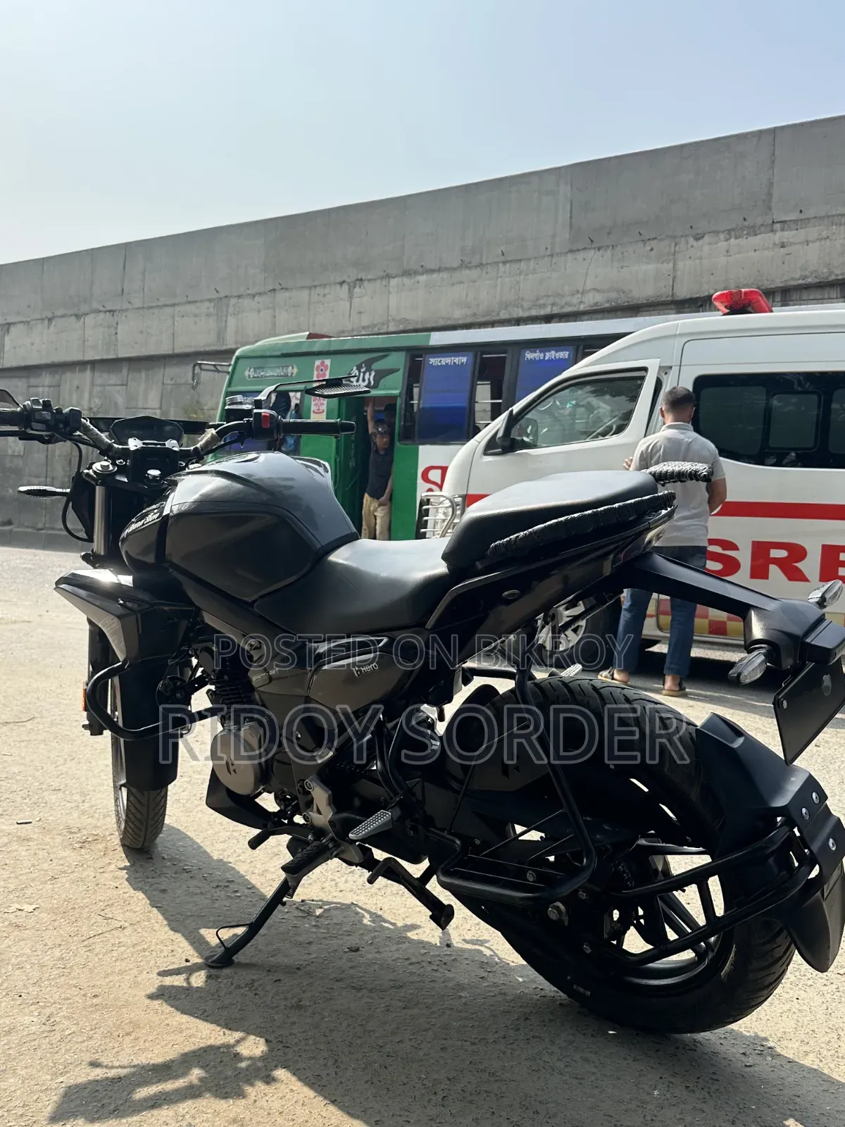 হিরো এক্সট্রিম ১২৫আর ২০২৫ কালো
