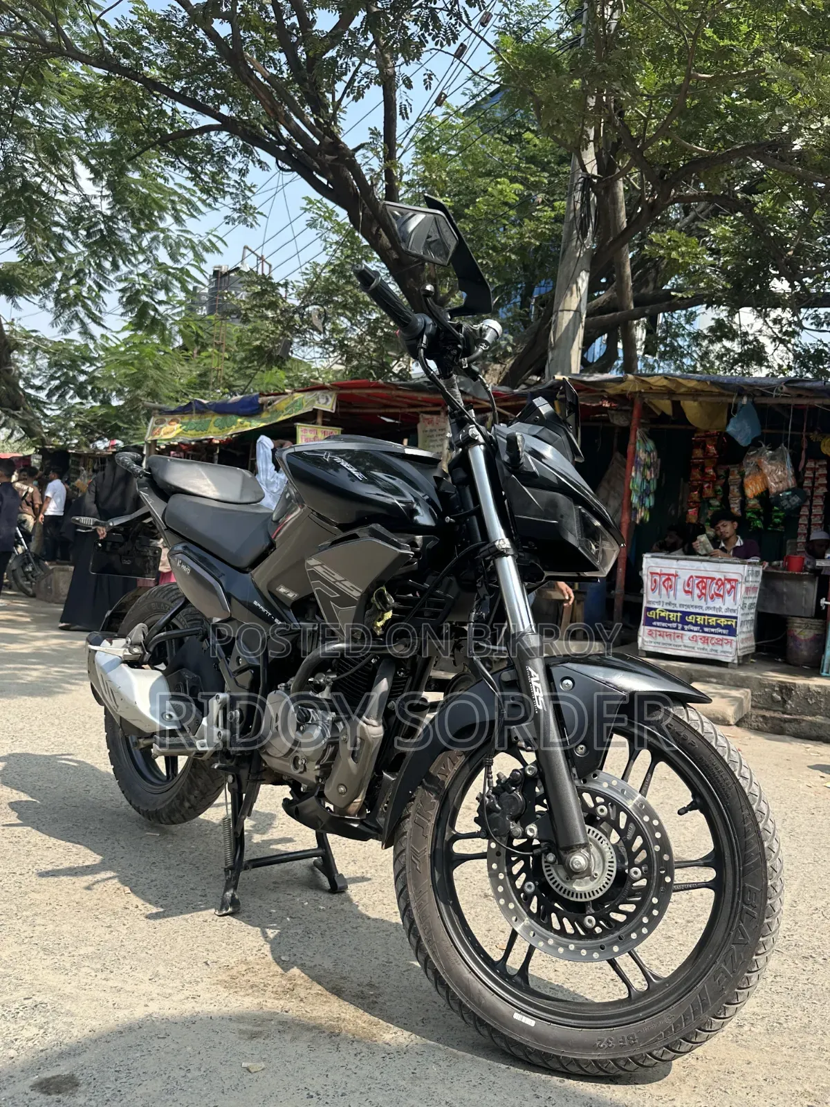 হিরো এক্সট্রিম ১২৫আর ২০২৫ কালো