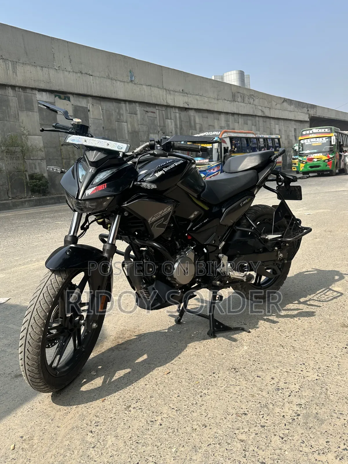 হিরো এক্সট্রিম ১২৫আর ২০২৫ কালো