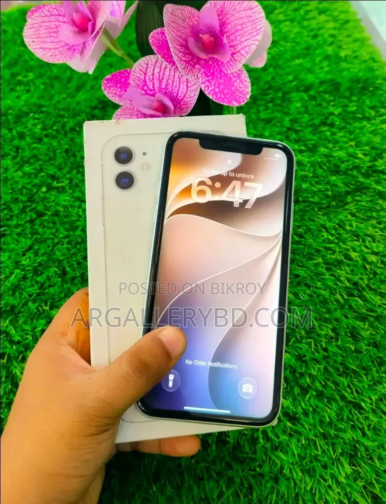 অ্যাপল আইফোন ১১ ৬৪ জিবি সাদা