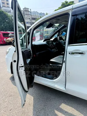 Toyota Esquire 2016 Pearl