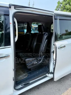 Toyota Esquire 2016 Pearl