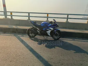 ইয়ামাহা ২০১৮ নীল