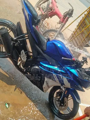 ইয়ামাহা ২০১৮ নীল