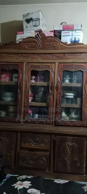 ঘরের আসবাবপত্র