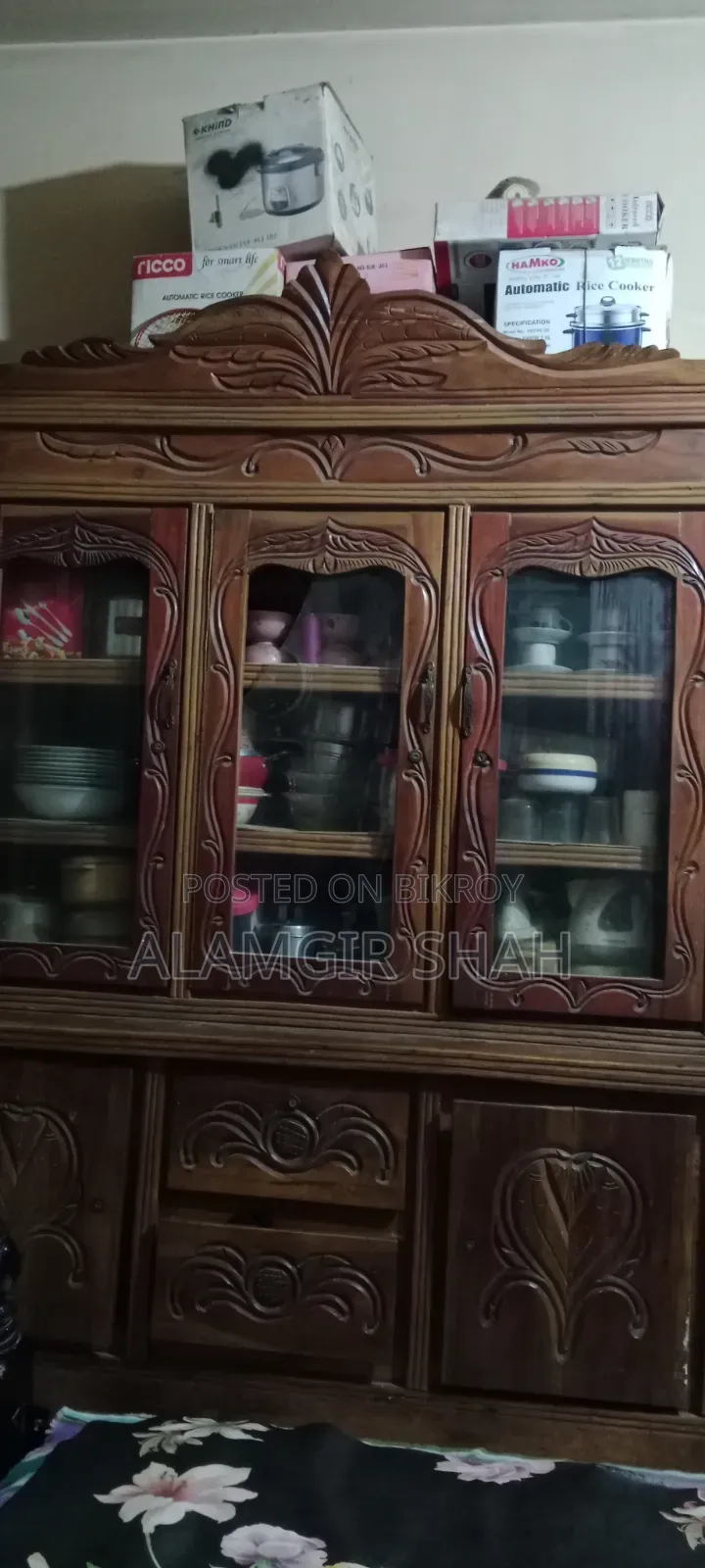 ঘরের আসবাবপত্র