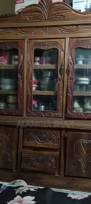 ঘরের আসবাবপত্র