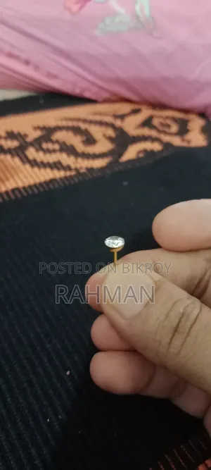 Gold Nose Pin