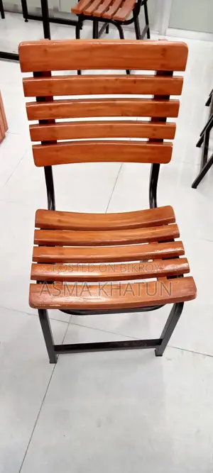 কাঠের চেয়ার
