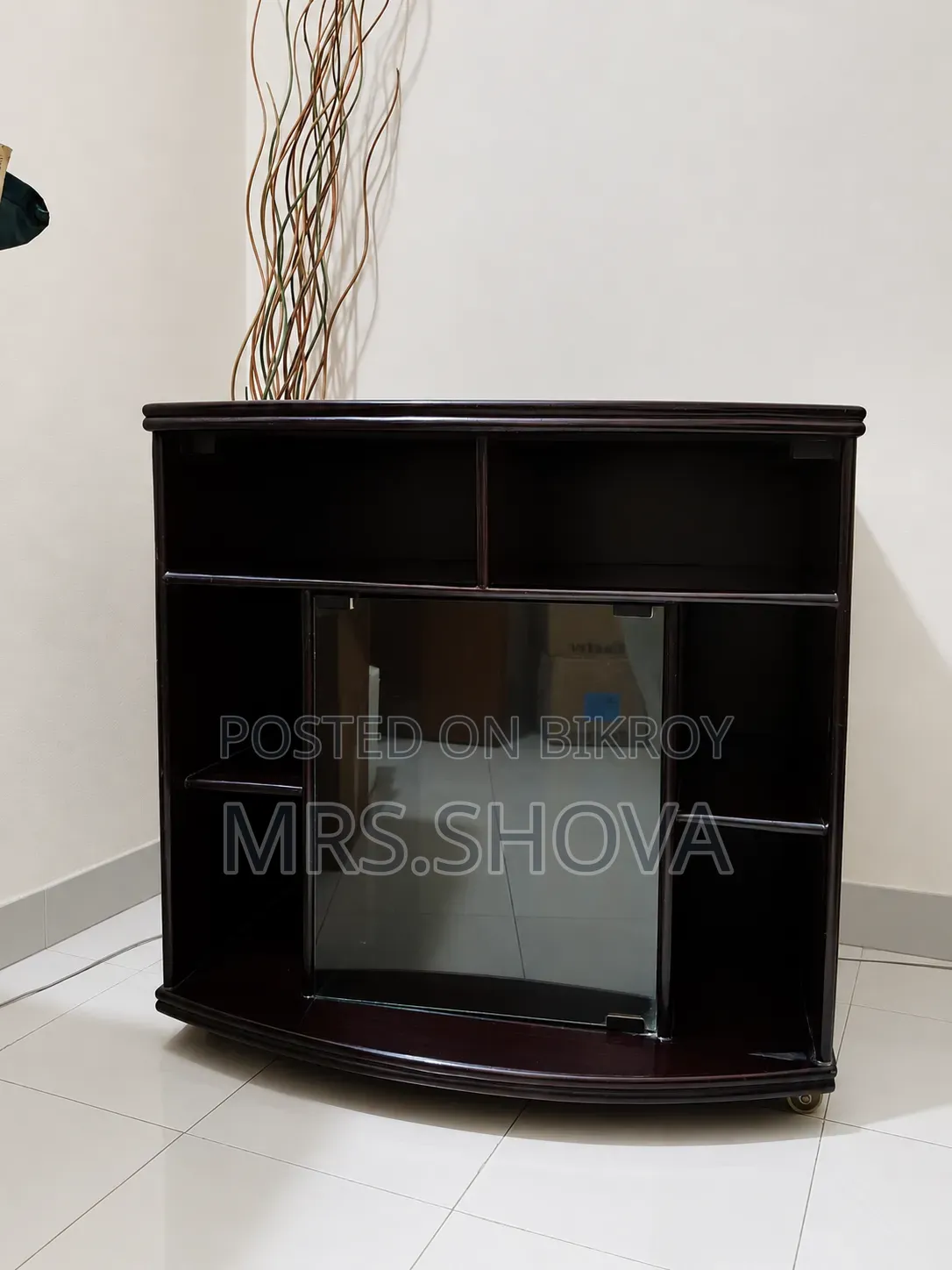 টিভি ট্রলি ও ক্যাবিনেট