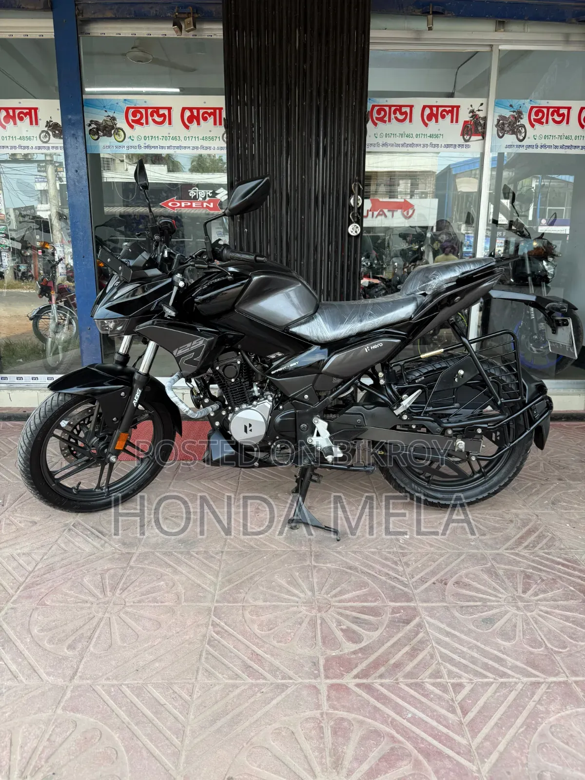 হিরো এক্সট্রিম ১২৫আর ২০২৫ ব্ল্যাক