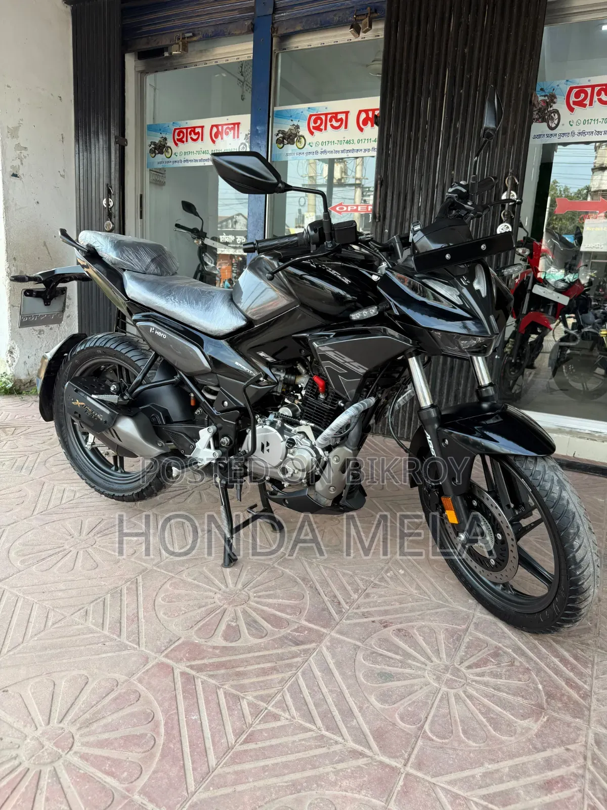 হিরো এক্সট্রিম ১২৫আর ২০২৫ ব্ল্যাক
